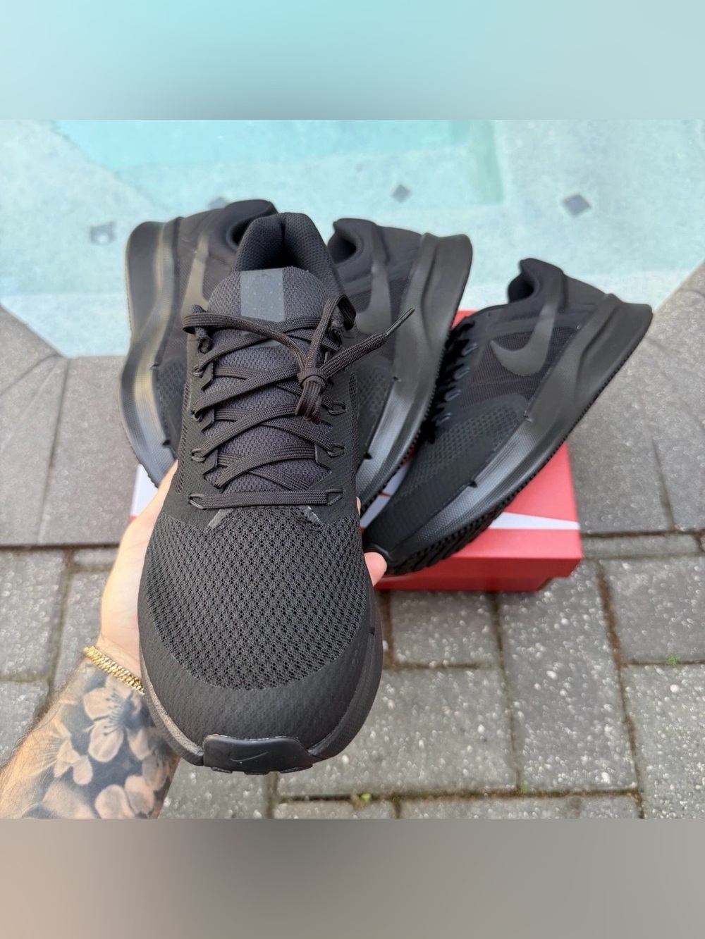 NIKE RUN SWIFT 3 RUNNING SHOES SNEAKERS ALL BLACK DR2698-003 WMNS SIZE 12 - Picture 2 of 6